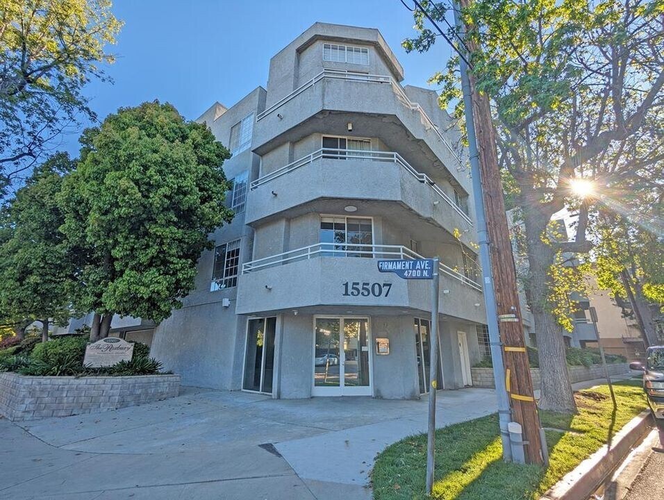 15507 Moorpark St in Los Angeles, CA - Building Photo