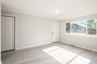 1946 Oakland Park Ave in Columbus, OH - Building Photo - Building Photo