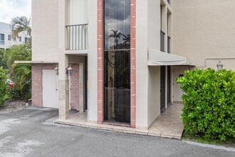 615 NE 12th Ave in Fort Lauderdale, FL - Building Photo - Building Photo