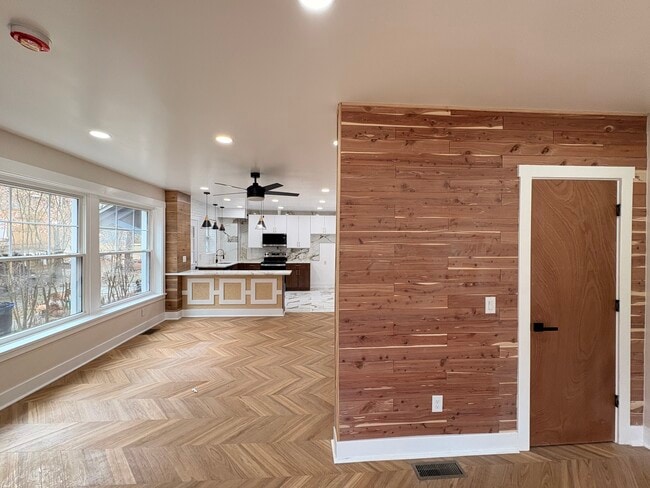 7128 Card Ln in Pittsburgh, PA - Foto de edificio - Building Photo