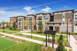 Nona Park Village Apartments in Orlando, FL - Building Photo - Building Photo