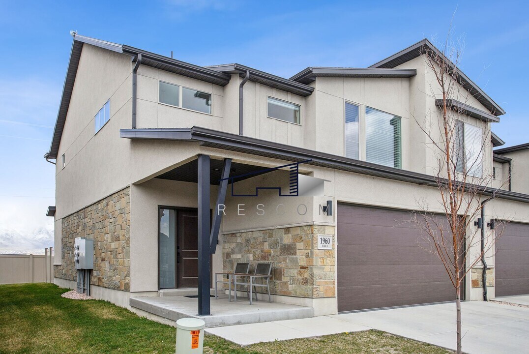 1960 W Jaydin Way in West Haven, UT - Building Photo