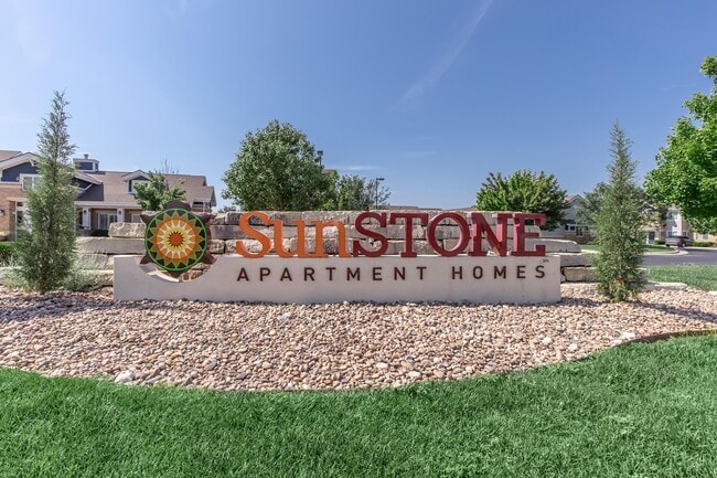 SunSTONE at MarketPlace Apartments in Andover, KS - Foto de edificio - Building Photo