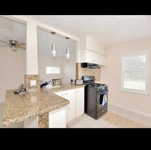 5005 Holloway Dr in Houston, TX - Foto de edificio - Building Photo