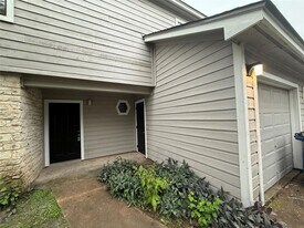 8905 Schick Rd in Austin, TX - Building Photo