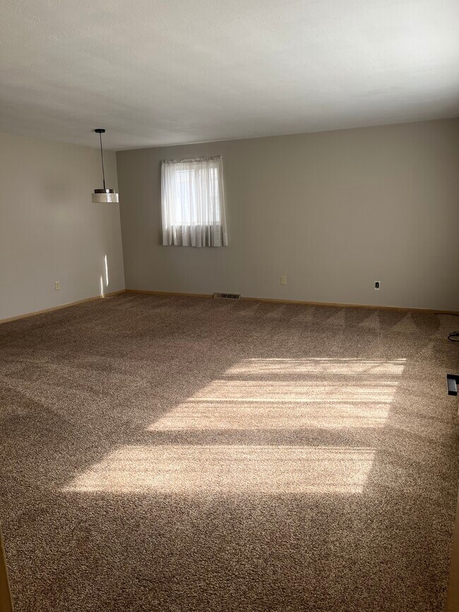 11021 Lincoln Ave, Unit D in Garfield Heights, OH - Building Photo - Building Photo