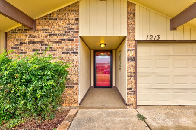 1213 Sweetgum St in Moore, OK - Building Photo - Building Photo