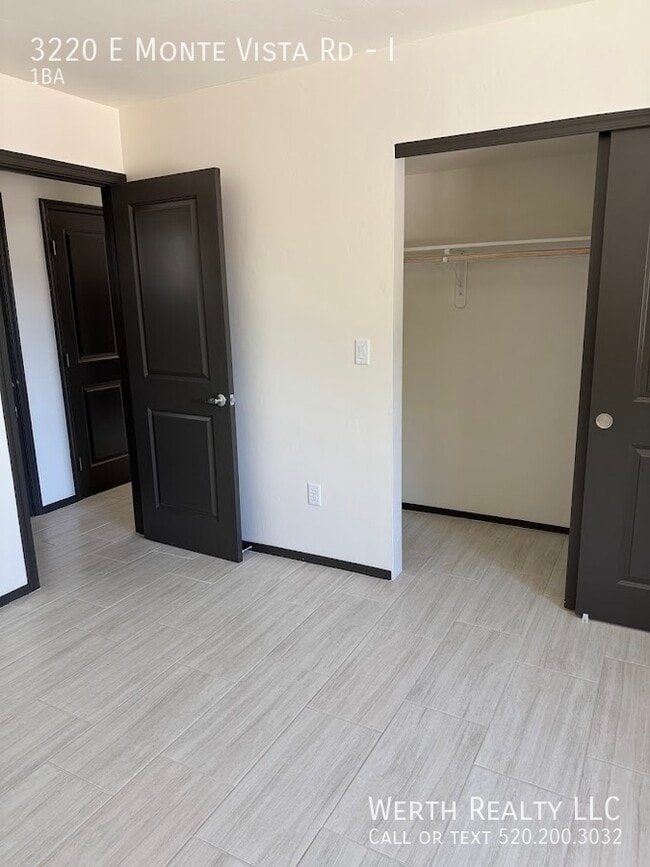 property at 3220 E Monte Vista Dr