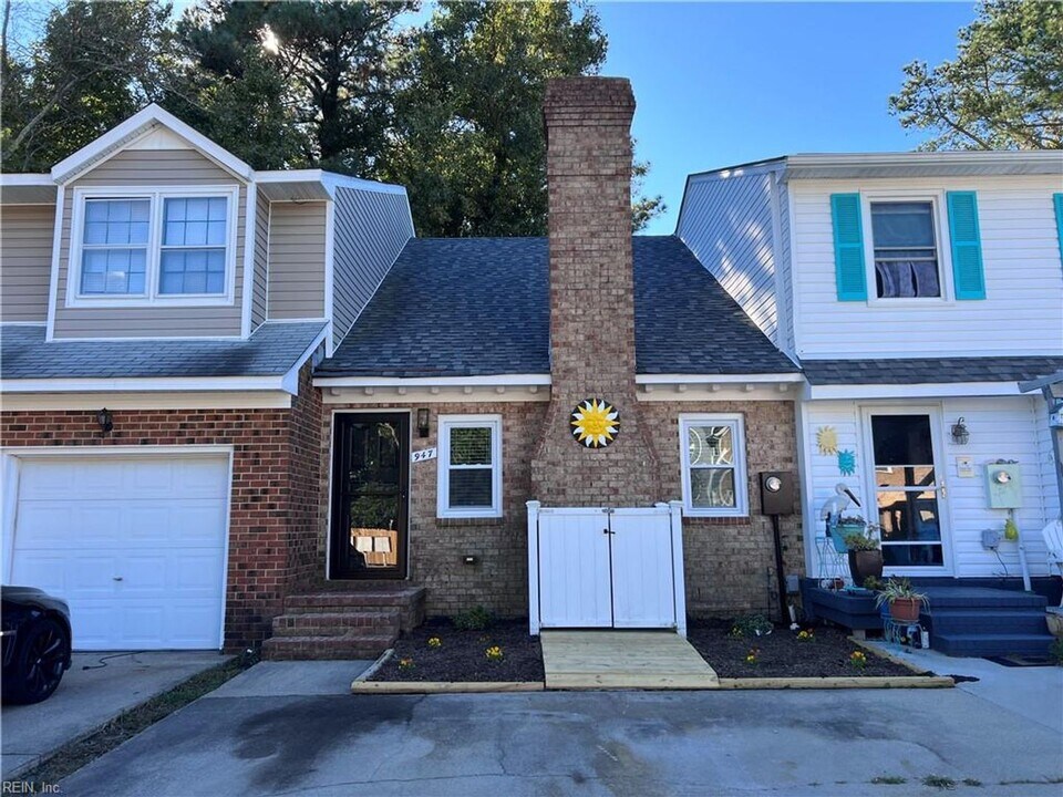 947 Wildwood Square Ct in Virginia Beach, VA - Building Photo
