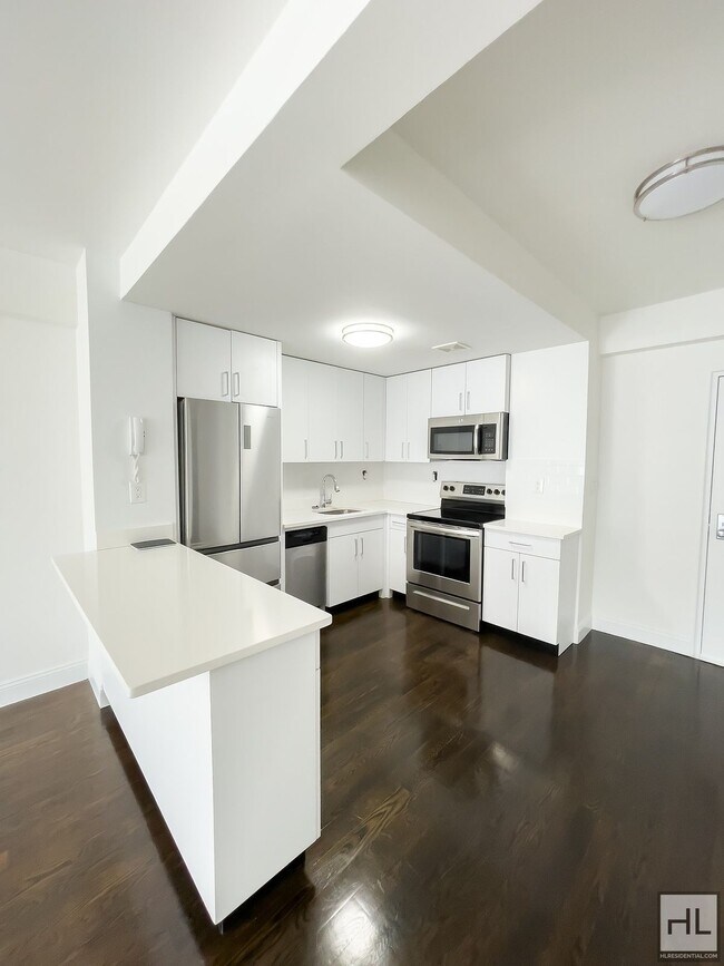 EAST 69 STREET in New York, NY - Building Photo - Building Photo