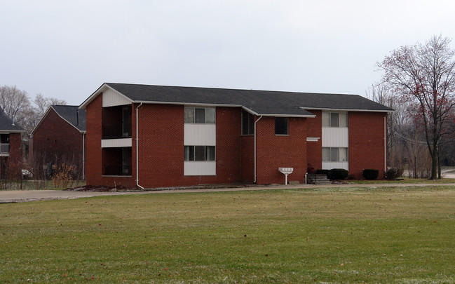 Harrington Manor in Fraser, MI - Building Photo - Building Photo