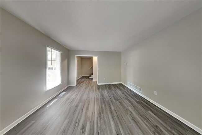 6319 Sherrian St in Douglasville, GA - Foto de edificio - Building Photo