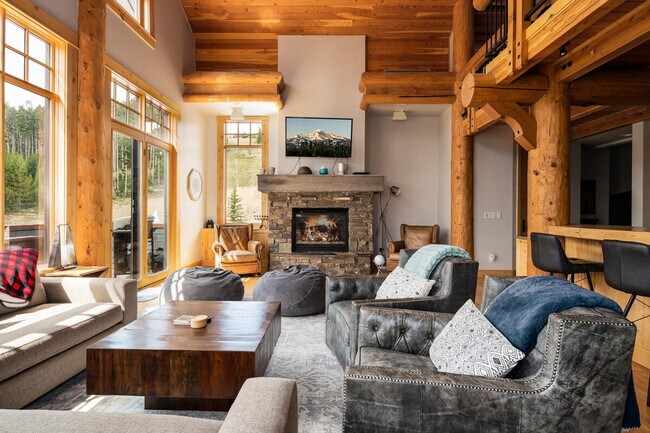 66 Mountain Loop Rd in Big Sky, MT - Foto de edificio - Building Photo