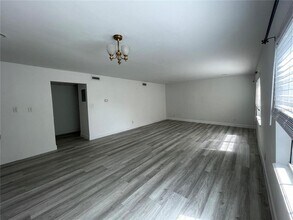 1000 S Semoran Blvd in Winter Park, FL - Foto de edificio - Building Photo