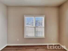 5517 Landreaux Dr in Raleigh, NC - Foto de edificio - Building Photo