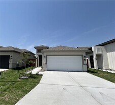 21 N 15th St in McAllen, TX - Building Photo