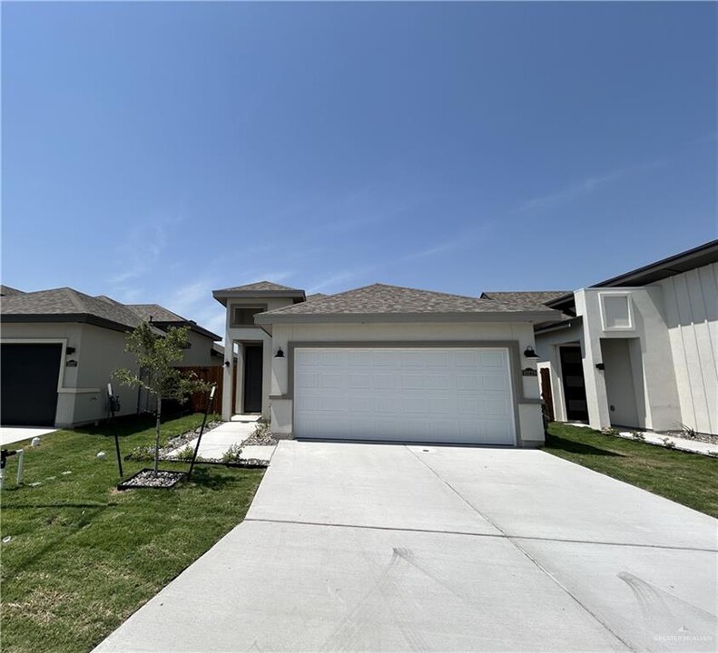 10229 N 15th St in McAllen, TX - Building Photo