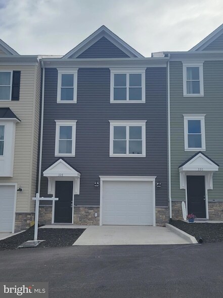 328 W 11th St in Front Royal, VA - Foto de edificio - Building Photo