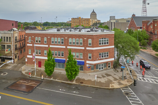 North Plymouth Terrace in Rochester, NY - Building Photo - Building Photo