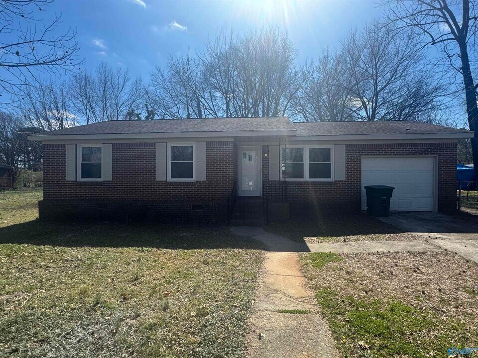 3003 Turf Ave NW in Huntsville, AL - Building Photo