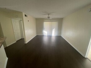 12524 Crest Springs Ln-Unit -Crest 1211 in Orlando, FL - Building Photo - Building Photo
