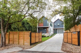 2804 E 22nd St in Austin, TX - Foto de edificio - Building Photo