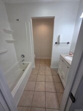 63 Poplar Ln in Middletown, NY - Foto de edificio - Building Photo