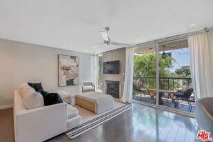 8535 W Knl Dr in West Hollywood, CA - Building Photo