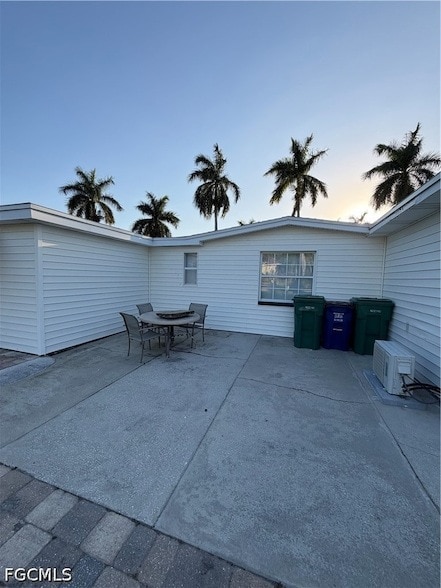 14713 Kimberly Ln, Unit Unit 2 in Ft. Myers, FL - Foto de edificio - Building Photo