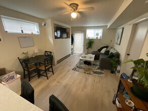 5214 Woodlawn Ave N, Unit #B in Seattle, WA - Building Photo - Building Photo