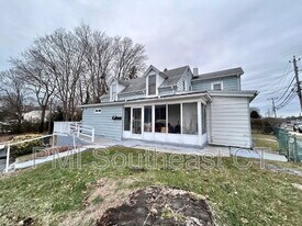 121 Shaw St in New London, CT - Building Photo