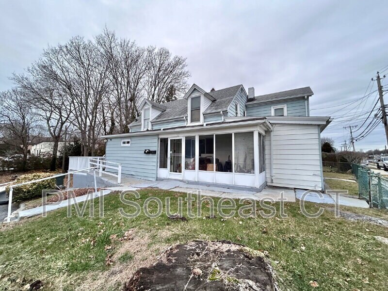 121 Shaw St in New London, CT - Building Photo