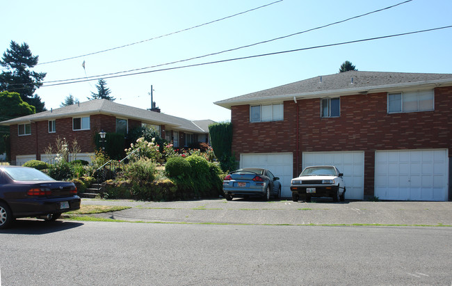 7224-7234 NE Broadway in Portland, OR - Foto de edificio - Building Photo