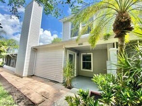 3352 Timberwood Cir in Naples, FL - Foto de edificio - Building Photo