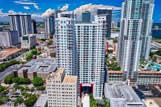 133 NE 2nd Ave, Unit 2013 in Miami, FL - Foto de edificio - Building Photo