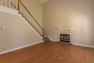 317 Rosemary St in Smyrna, TN - Foto de edificio - Building Photo