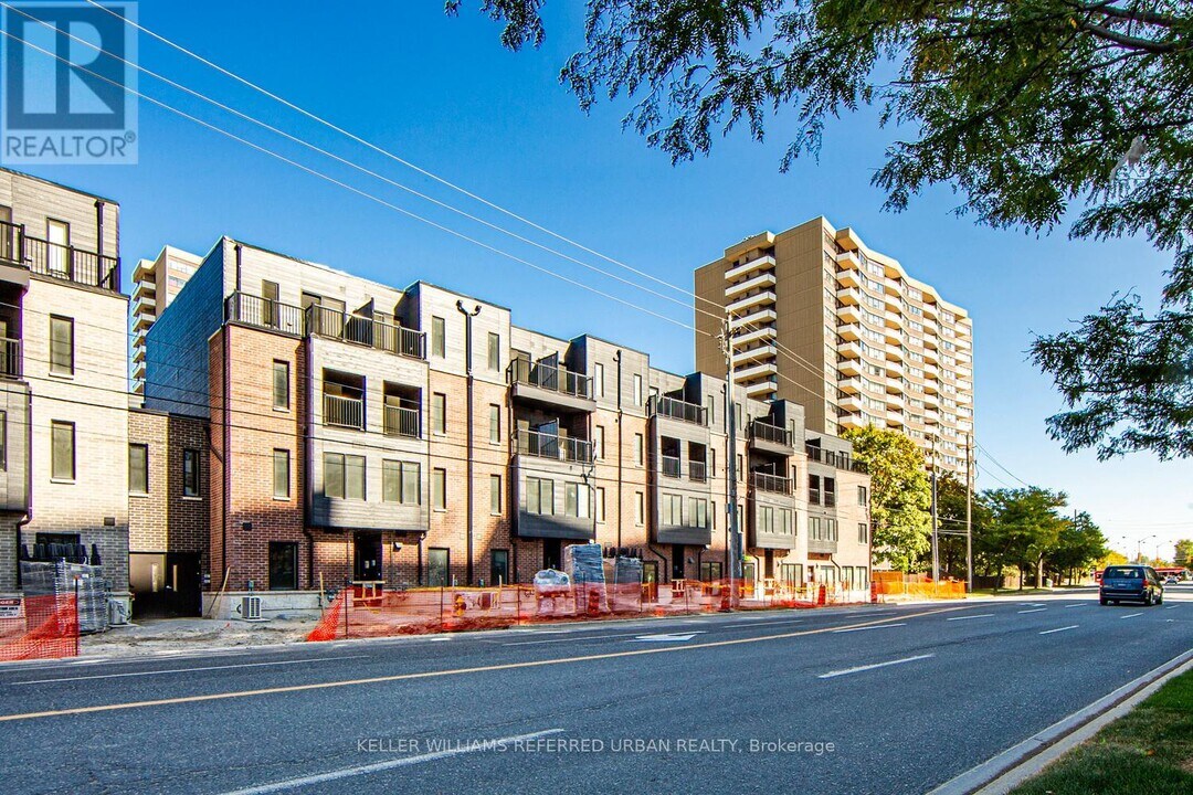 3069 Pharmacy Ave in Toronto, ON - Building Photo