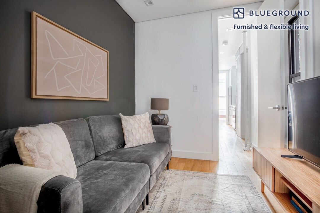 250 Mulberry St in New York, NY - Building Photo