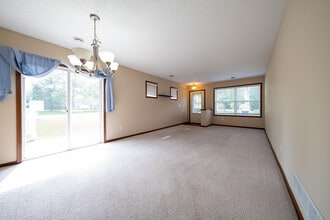 15374 60th Ave N in Plymouth, MN - Foto de edificio - Building Photo