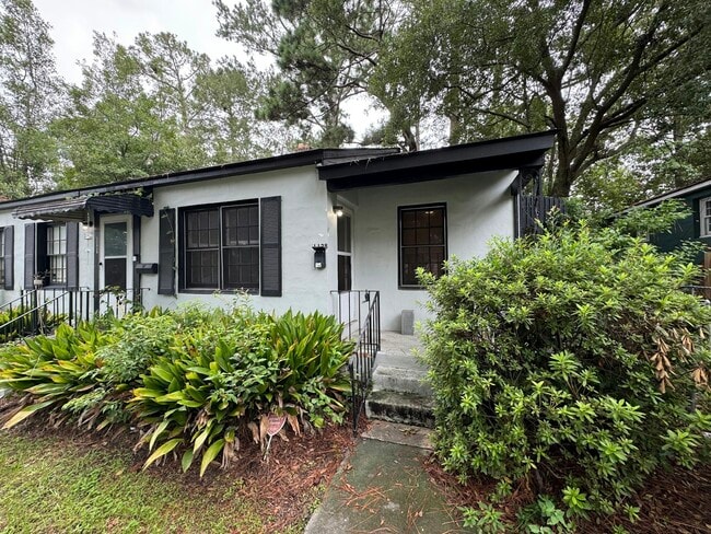 property at 1128 E 53rd St