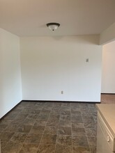 Clifton Apartments in Owatonna, MN - Foto de edificio - Building Photo