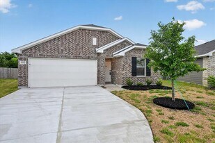 102 Goel St in Greenville, TX - Building Photo