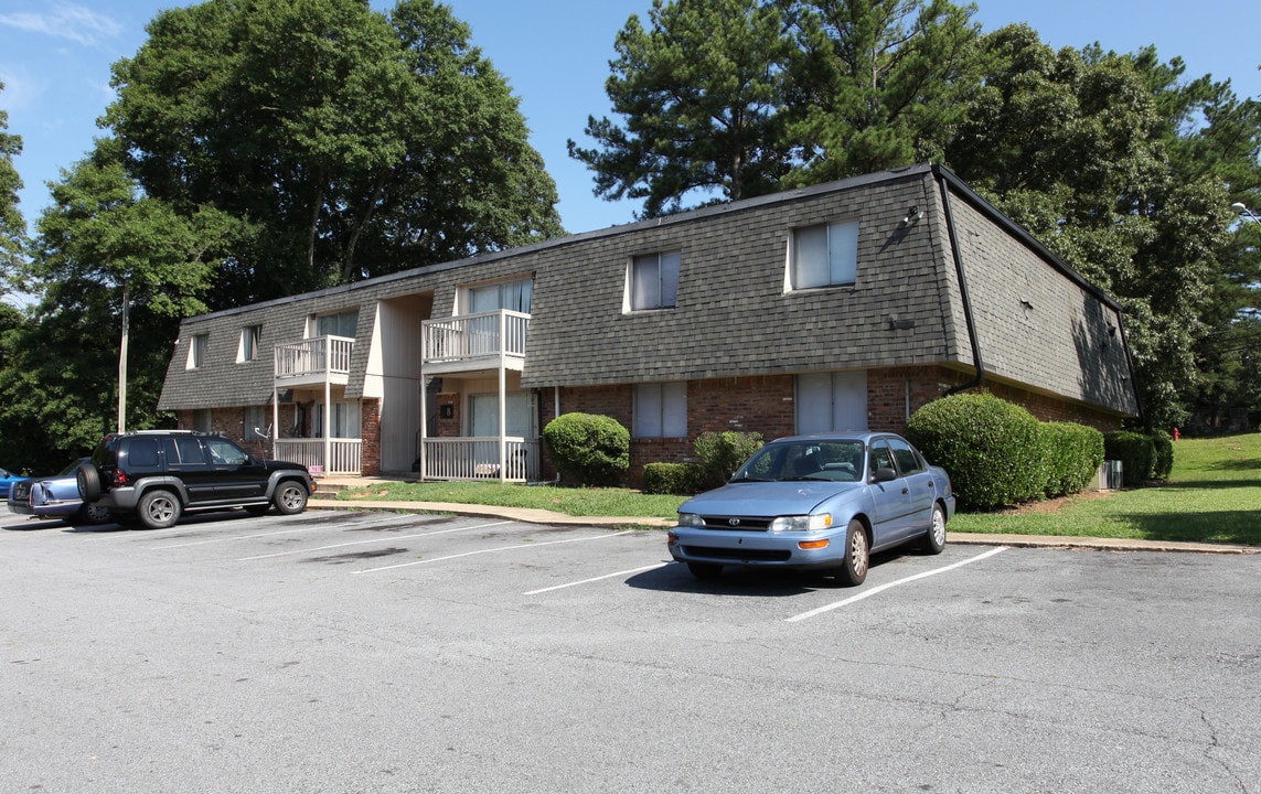 Amberwood Apartments in Riverdale, GA - Building Photo