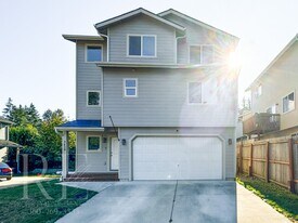 3439 Harris Rd SE in Port Orchard, WA - Building Photo