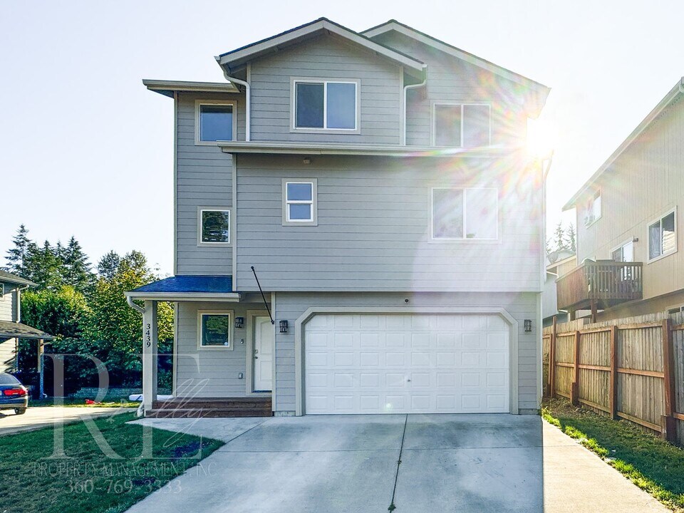 3439 Harris Rd SE in Port Orchard, WA - Foto de edificio