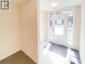 6 Ritchie Ln in Hamilton, ON - Building Photo