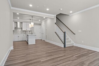 905 Ball Field Aly in Cary, NC - Foto de edificio - Building Photo