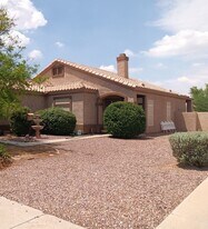 10326 W San Juan Ave in Glendale, AZ - Building Photo