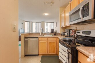 222 N Columbus Dr in Chicago, IL - Building Photo - Building Photo