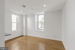 5019 Walnut St in Philadelphia, PA - Building Photo